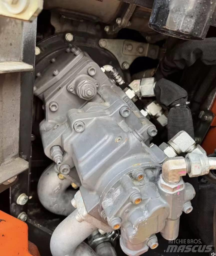 Hitachi ZX 75 US Середні екскаватори 7т. - 12т.
