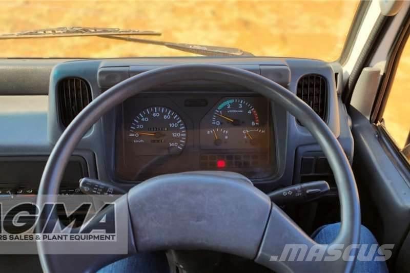 Nissan UD40 Вантажівки / спеціальні
