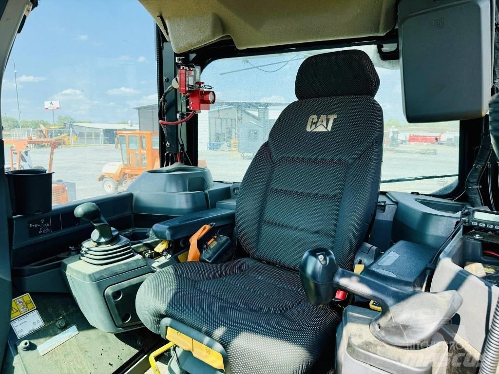 CAT D 7 Гусеничні бульдозери