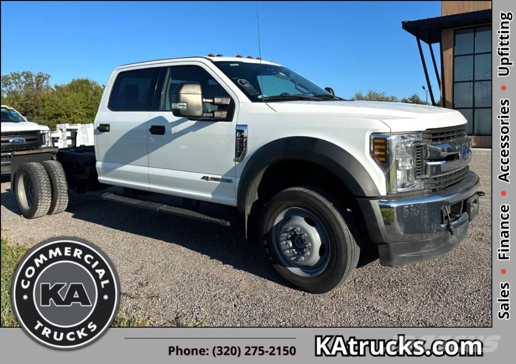 Ford F 550 XLT SD Шасі з кабіною