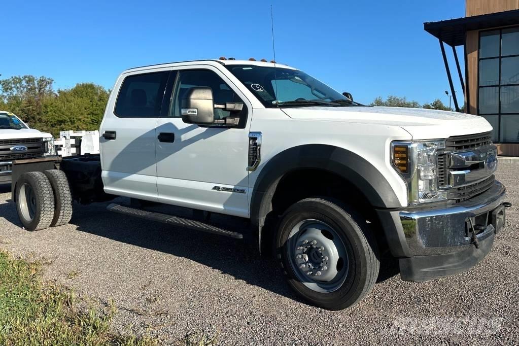 Ford F 550 XLT SD Шасі з кабіною