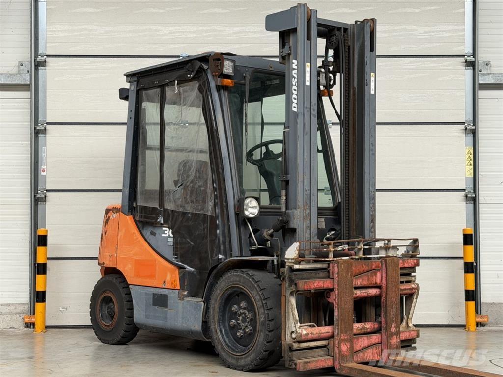 Doosan D30S-5 Дизельні навантажувачі