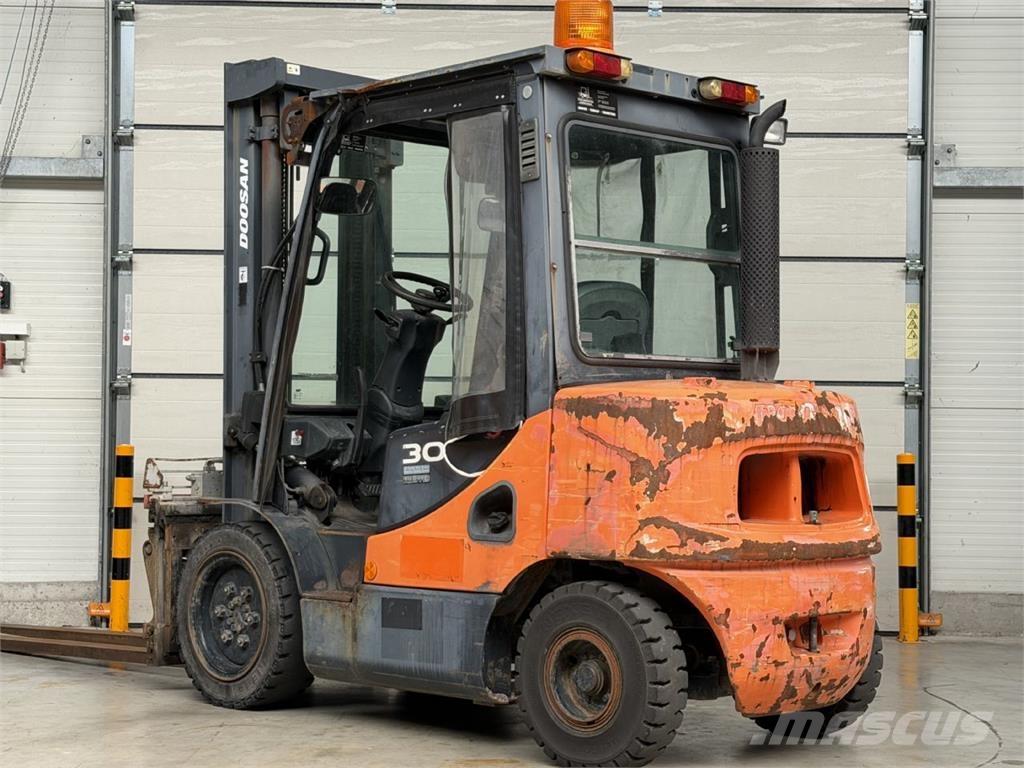 Doosan D30S-5 Дизельні навантажувачі