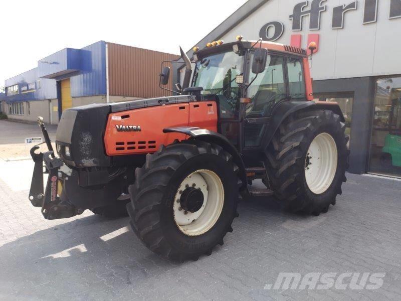 Valtra 8400 Трактори