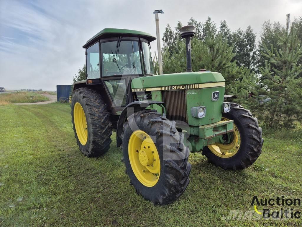 John Deere MFWD Трактори