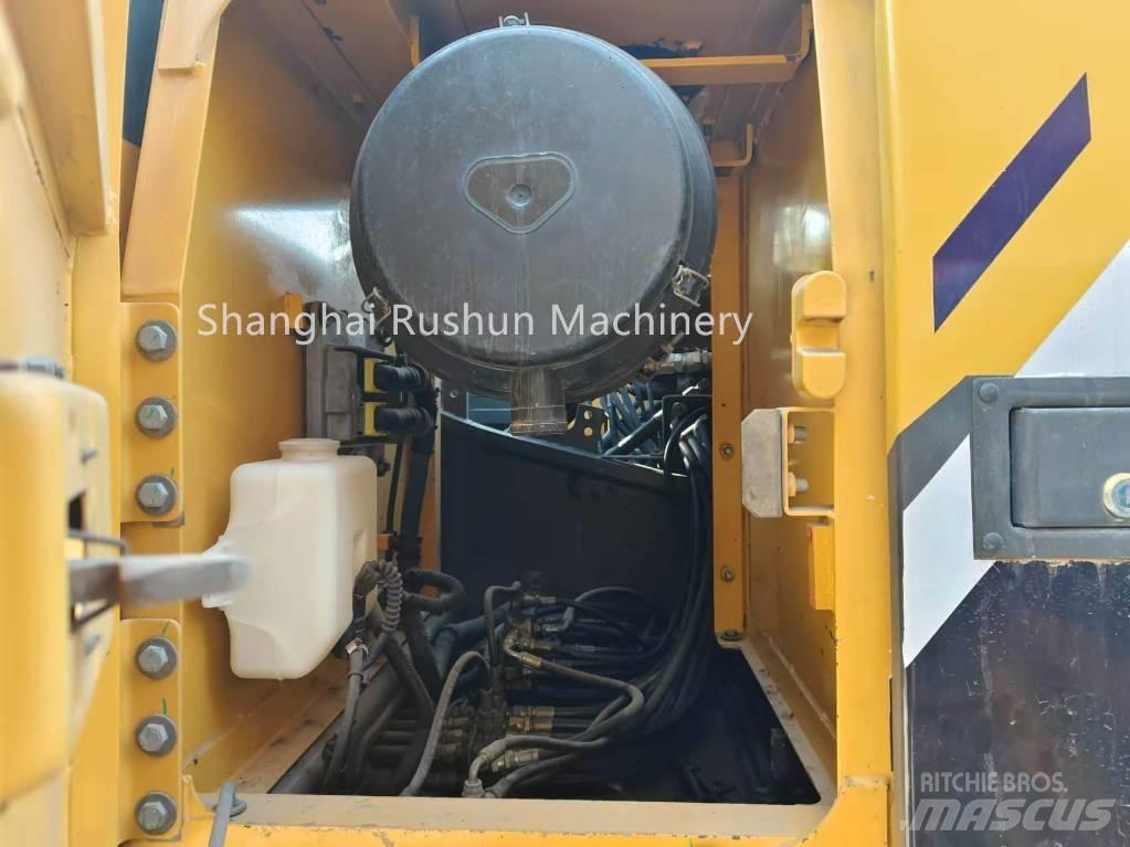 Volvo EC240 Гусеничні екскаватори