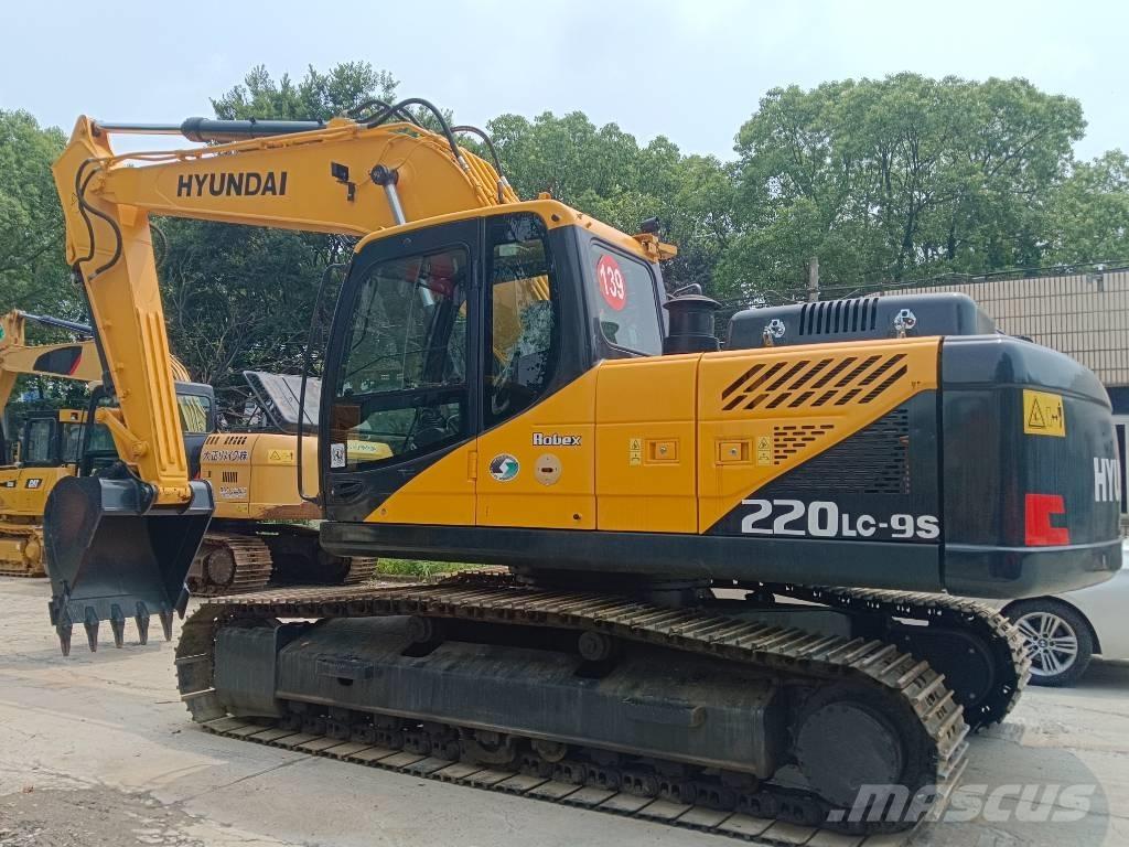 Hyundai R220LC-9S Гусеничні екскаватори