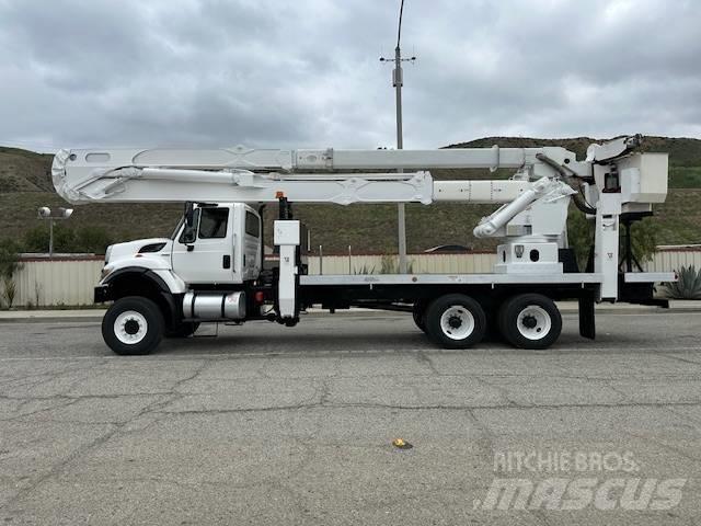 International 7400 Вантажівки / спеціальні