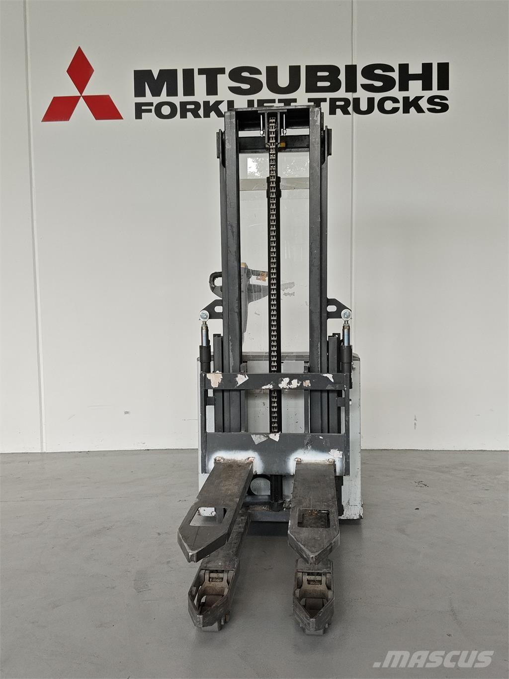 Atlet PSH160 Самохідні електроштабелери