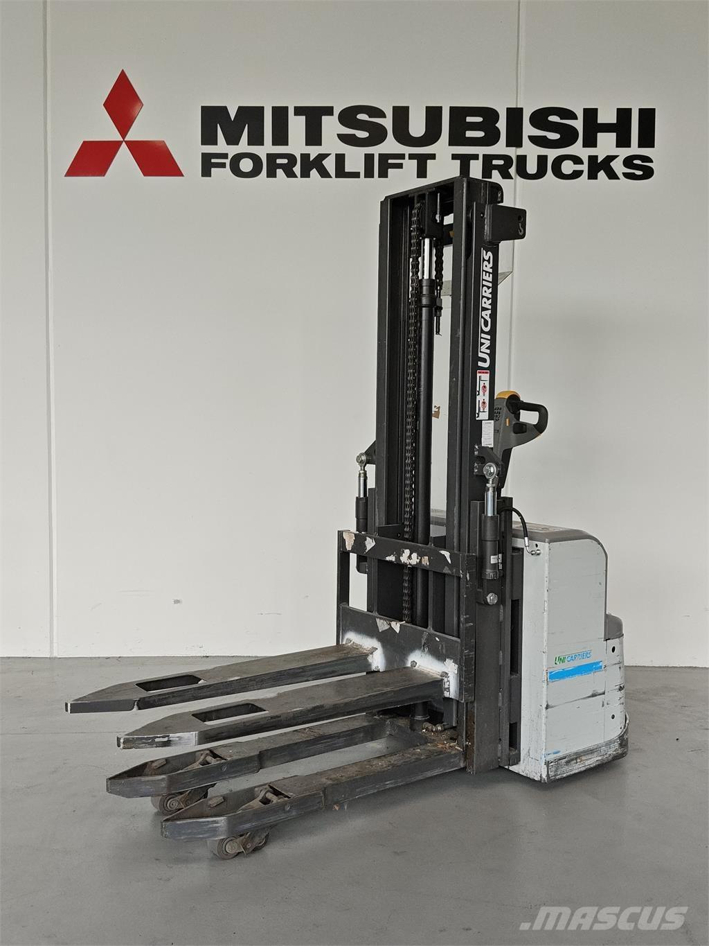 Atlet PSH160 Самохідні електроштабелери