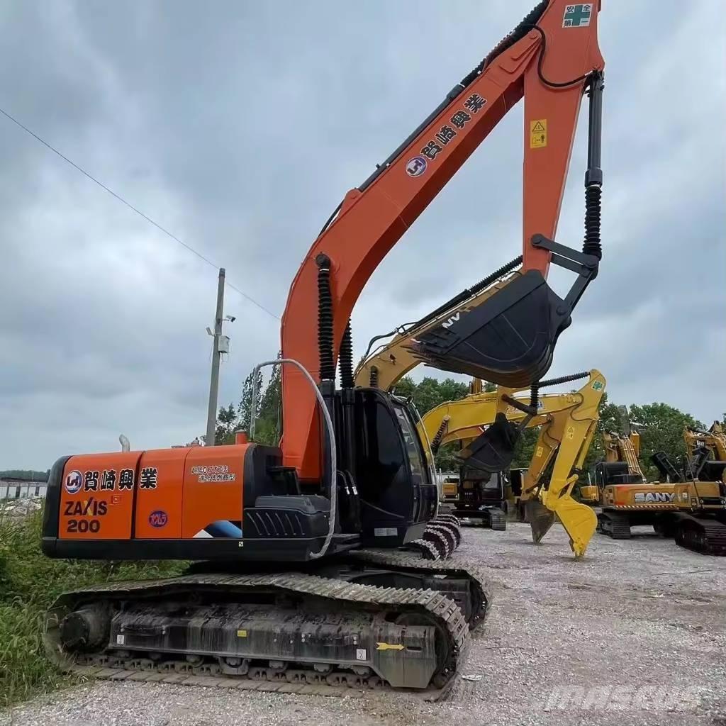 Hitachi ZX 200 Гусеничні екскаватори