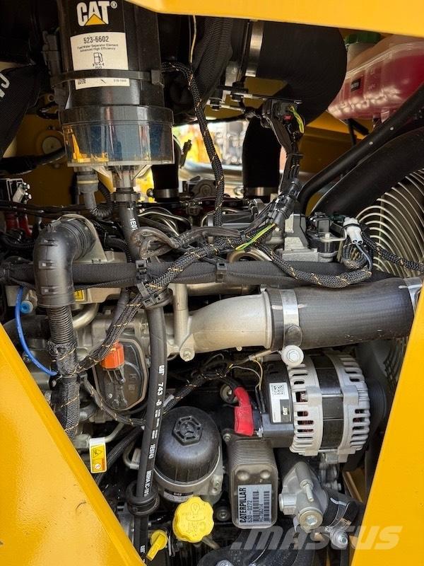 CAT 424 Екскаватори-навантажувачі