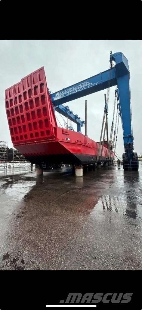  Cargo Ship Ganador Човни / баржі