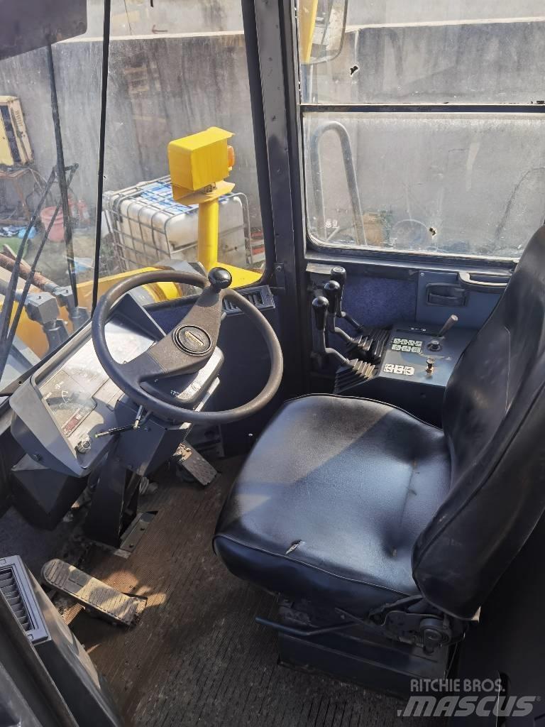 Komatsu WA 470 Фронтальні навантажувачі