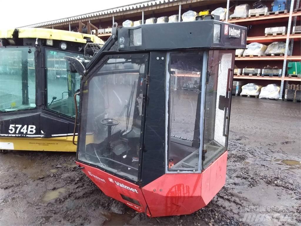 Valmet 911.1 Кабіна