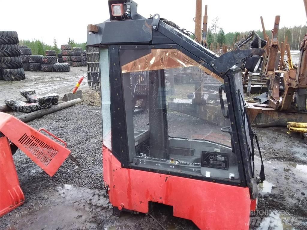 Valmet 911.1 Кабіна