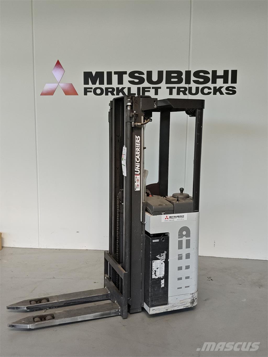 Atlet AJN160 Самохідні електроштабелери