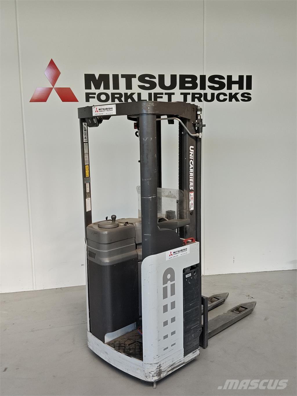 Atlet AJN160 Самохідні електроштабелери