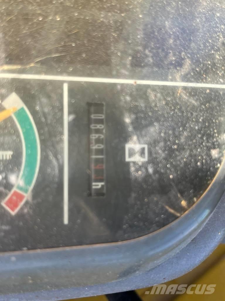 Komatsu PC 27 Міні-екскаватори < 7т