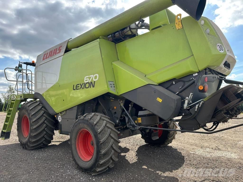 CLAAS Lexion 670 Зернозбиральні комбайни