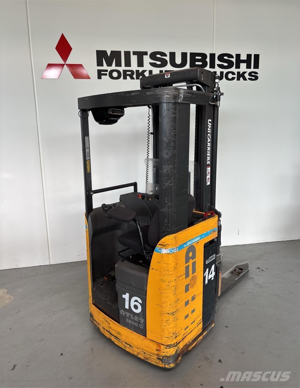 Atlet X160 Самохідні електроштабелери