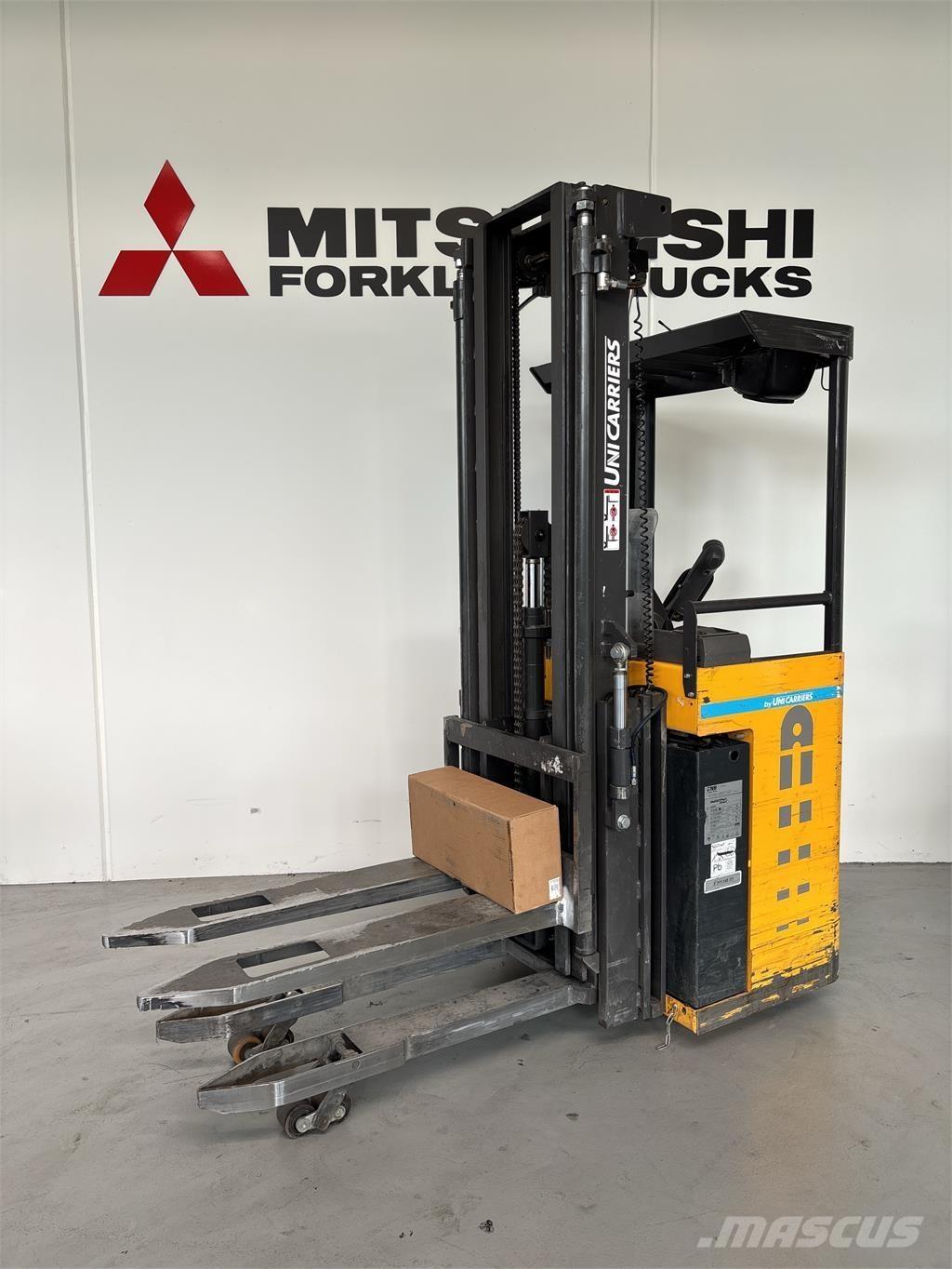 Atlet X160 Самохідні електроштабелери