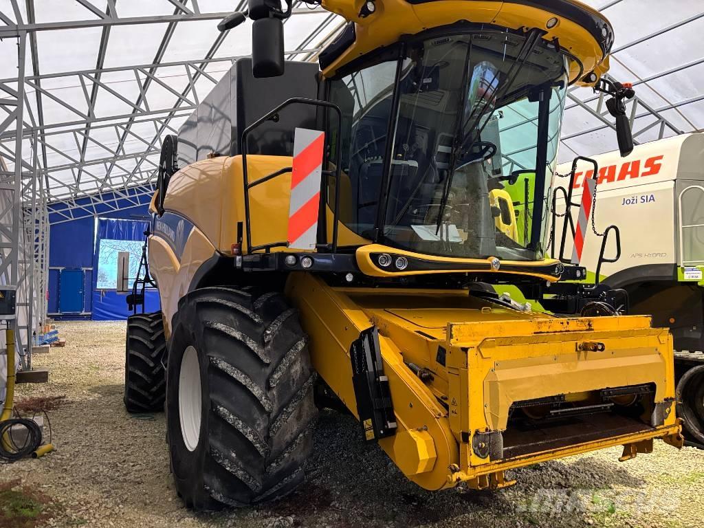 New Holland CX 8.90 Зернозбиральні комбайни