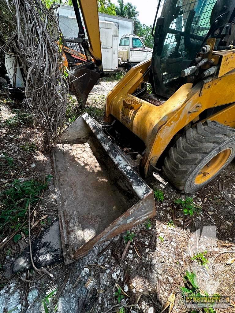 CAT 256 C Міні-навантажувачі