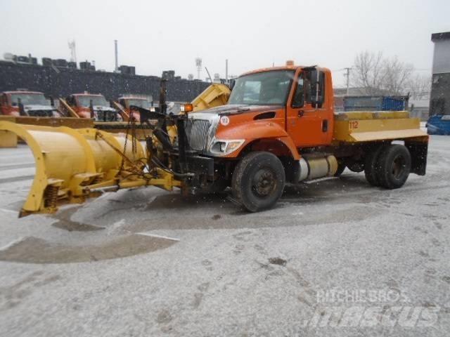 International 7400 Снігоочищувальні ножі та плуги