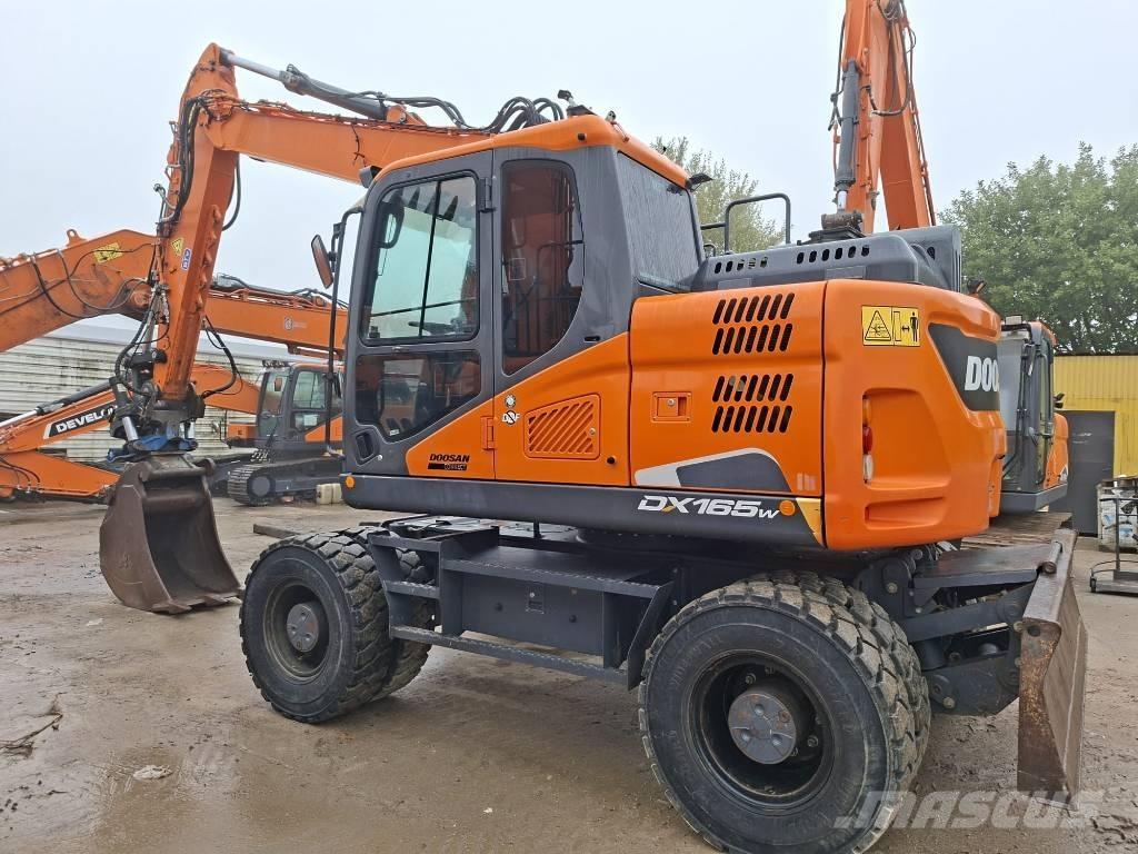 Doosan DX 165 W-5 Колісні екскаватори