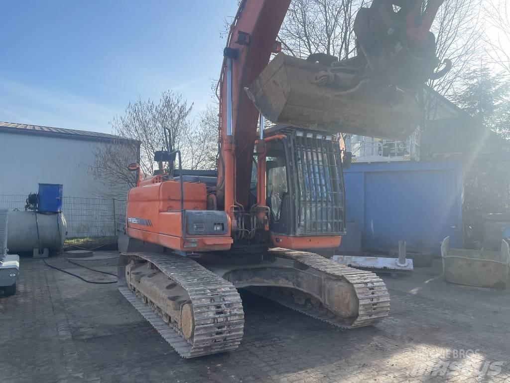Doosan EXCA Гусеничні екскаватори
