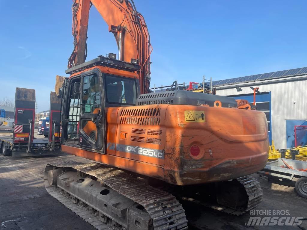 Doosan EXCA Гусеничні екскаватори