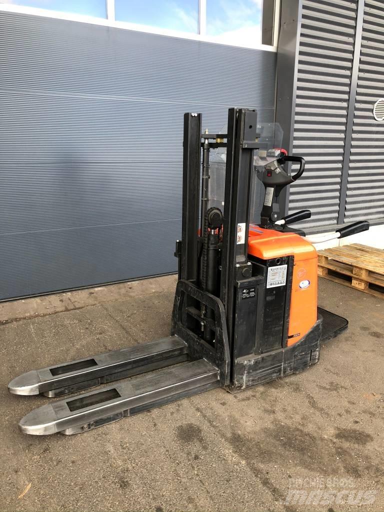 BT SPE 125 Самохідні електроштабелери