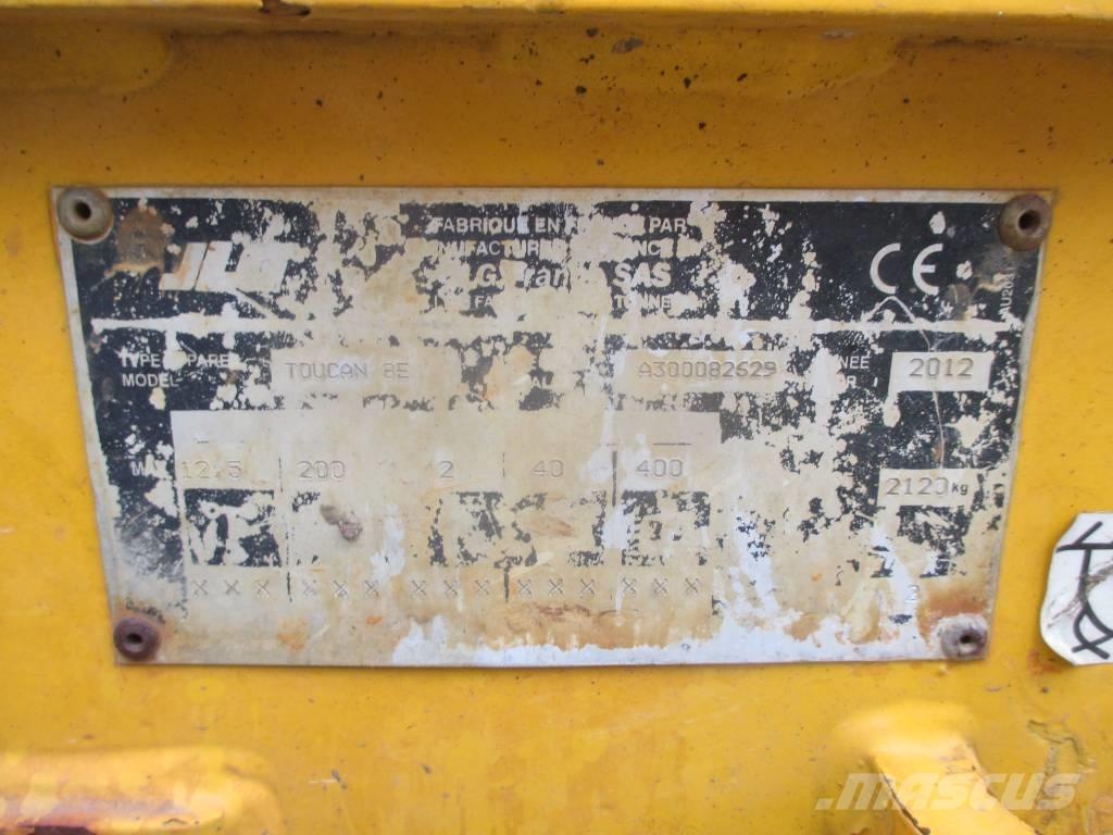 JLG Toucan 8 E Вертикальні щоглові підйомники