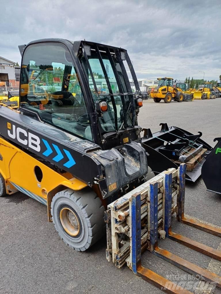JCB Teletrukki Електронавантажувачі