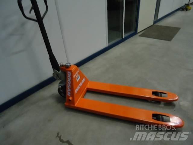 Doosan Pallettruck Ручні гідравлічні візки