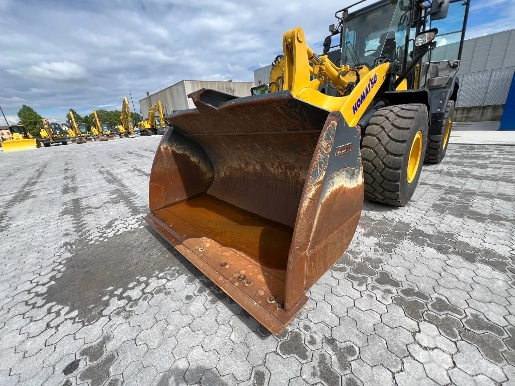 Komatsu WA320-7 Фронтальні навантажувачі