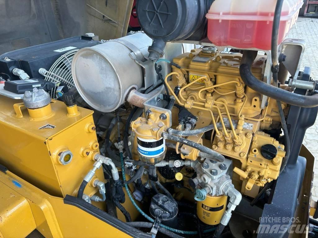 CAT CB 24 B Котки тротуарні