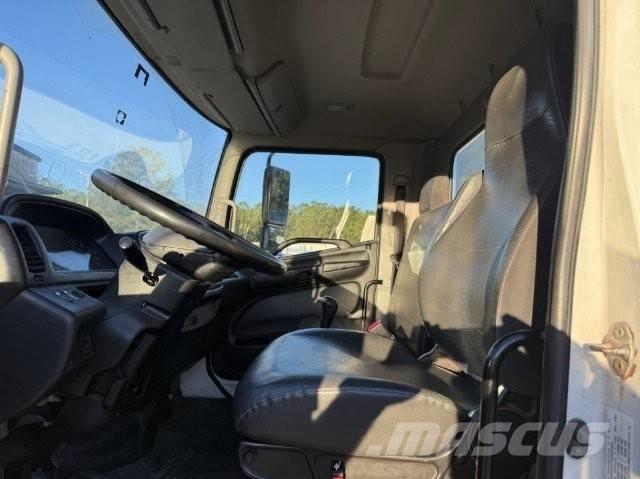 Hino 338 Вантажівки для доставки напоїв