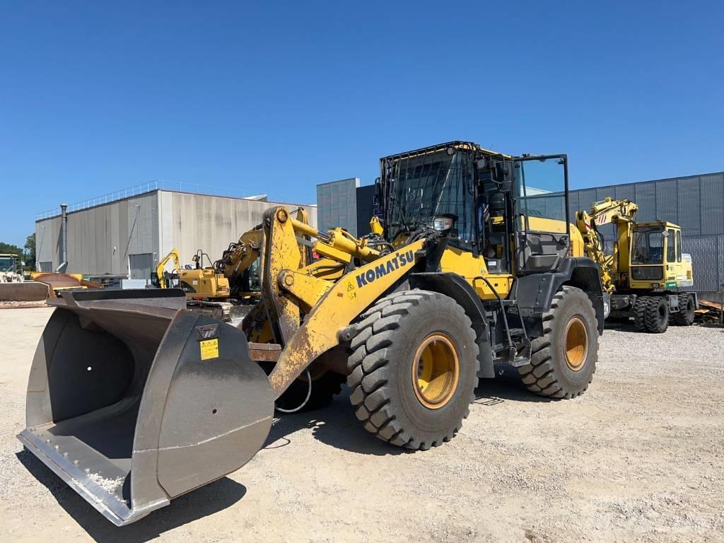 Komatsu WA 270-8 Фронтальні навантажувачі