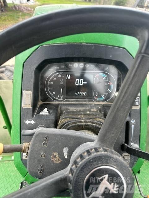 John Deere 6120 E Трактори