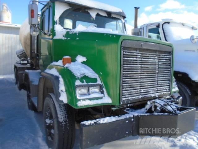Freightliner FLC 112 Вантажівки / спеціальні