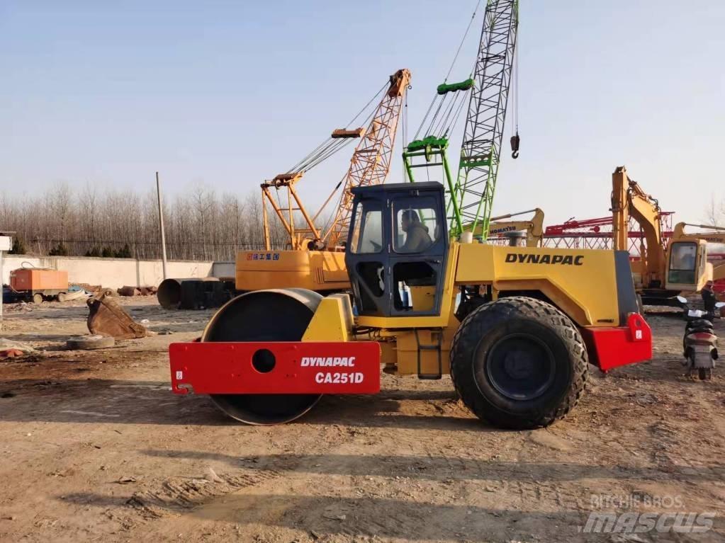 Dynapac CA251D Грунтові котки