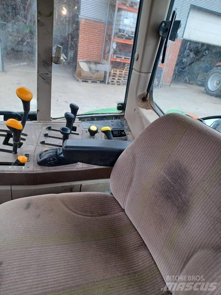 John Deere 6220 Трактори