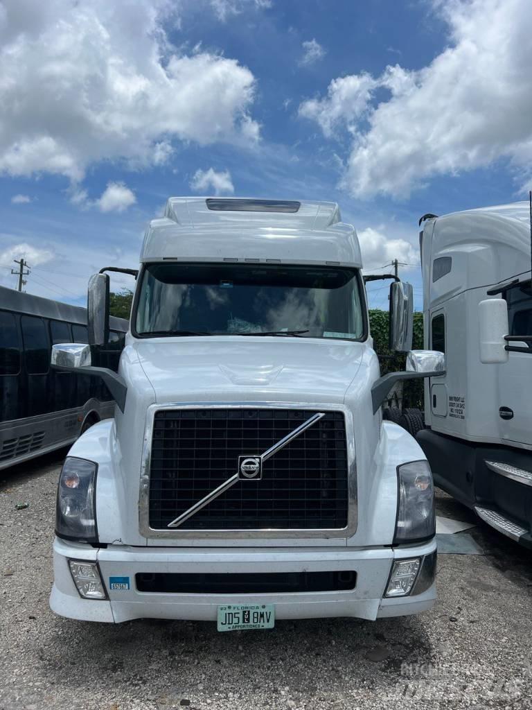 Volvo VNL 780 Тягачі