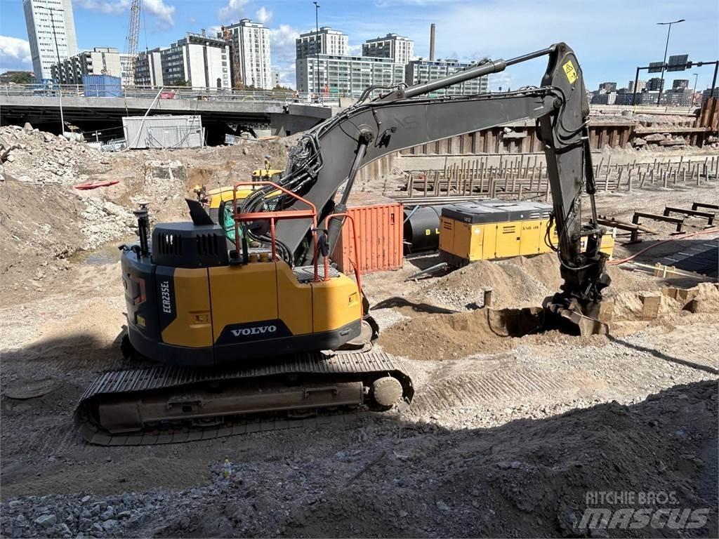 Volvo ECR235EL Гусеничні екскаватори