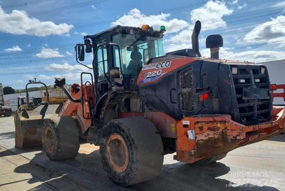 Hitachi ZW 220-6 Фронтальні навантажувачі