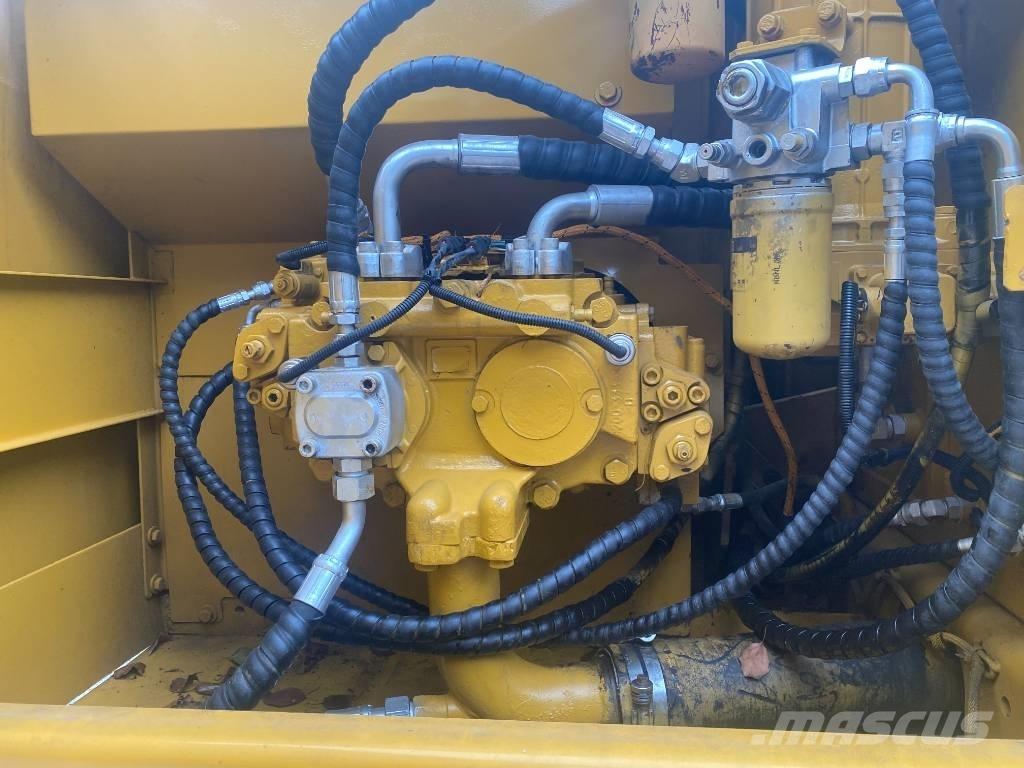 CAT 320 C L Гусеничні екскаватори