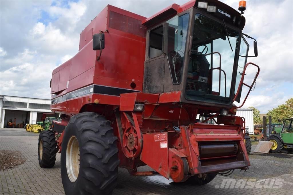 Case IH 1680 Axial Зернозбиральні комбайни