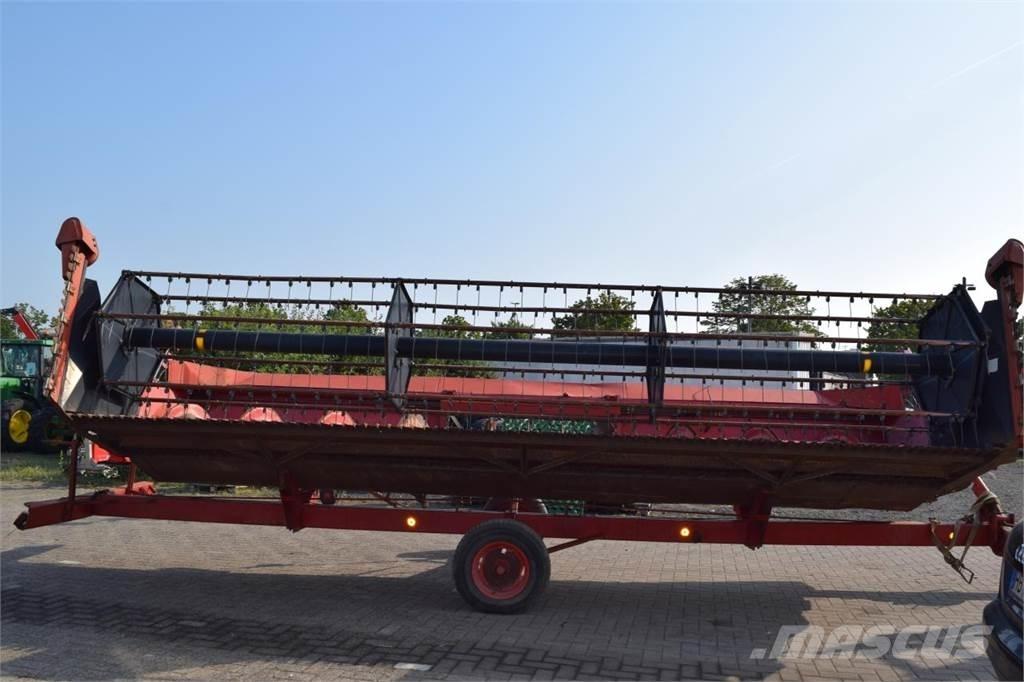 Case IH 1680 Axial Зернозбиральні комбайни